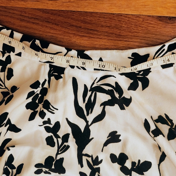 Black & White Floral Circle Skirt w/Pockets Size L/XL - Picture 5 of 16